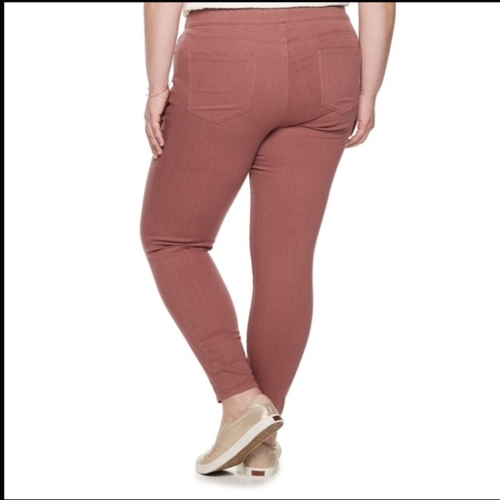 NWOT-Mauve Colored Skinny Pants - Picture 2 of 3